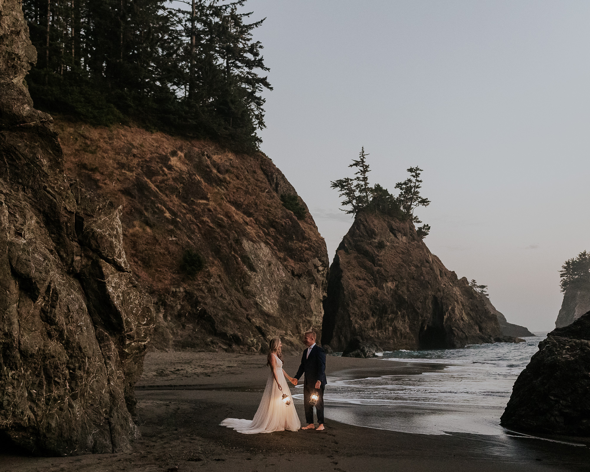 oregon coast elopement photographer wedding hiking outdoor adventure