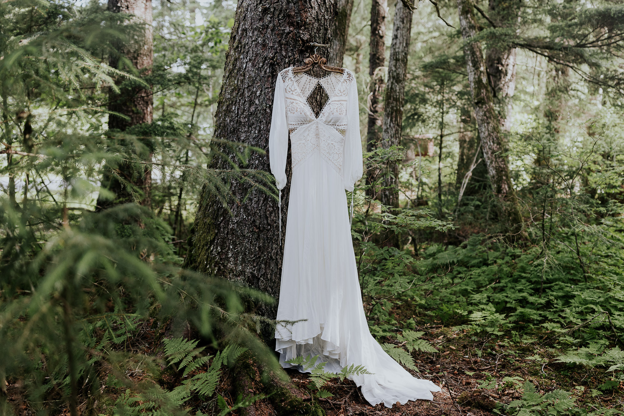 seward alaska cabin wedding photographer rue de seine wedding dress